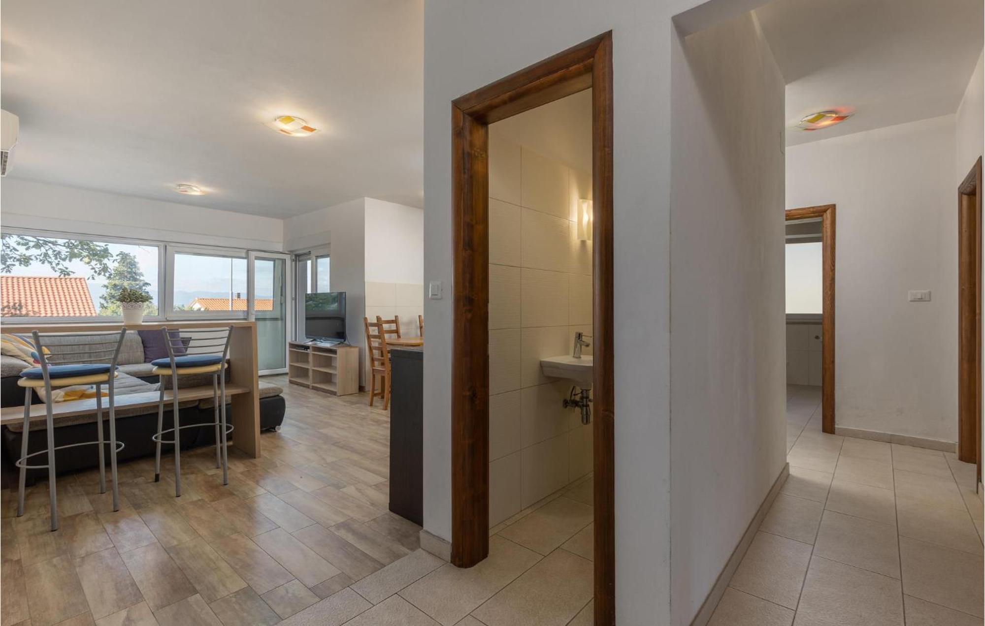 Amazing Apartment In Njivice With Kitchen Esterno foto