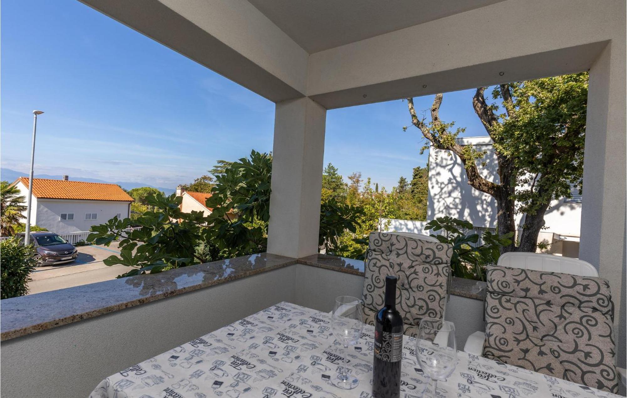 Amazing Apartment In Njivice With Kitchen Esterno foto