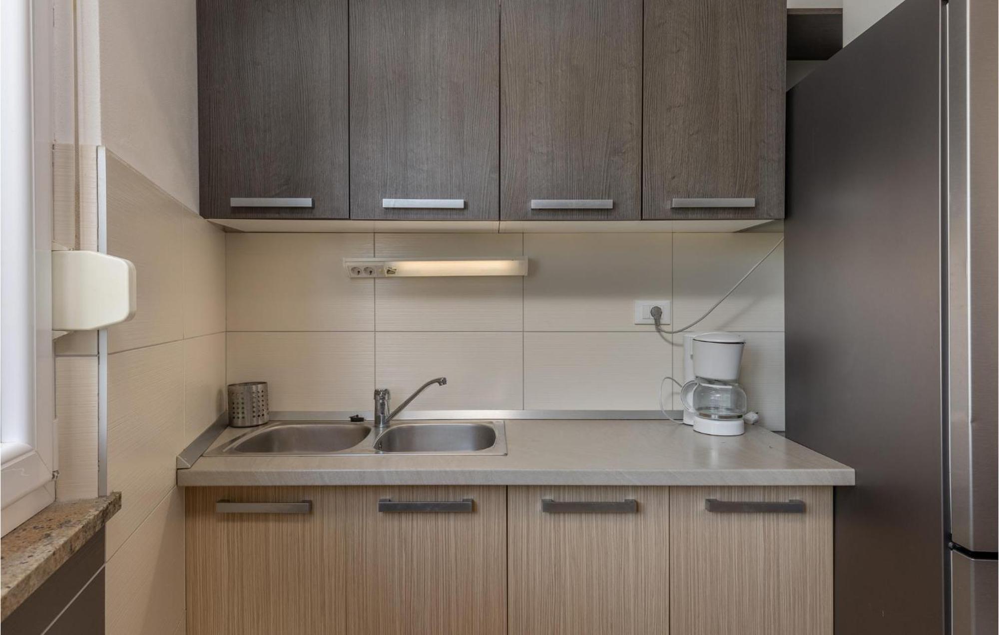 Amazing Apartment In Njivice With Kitchen Esterno foto
