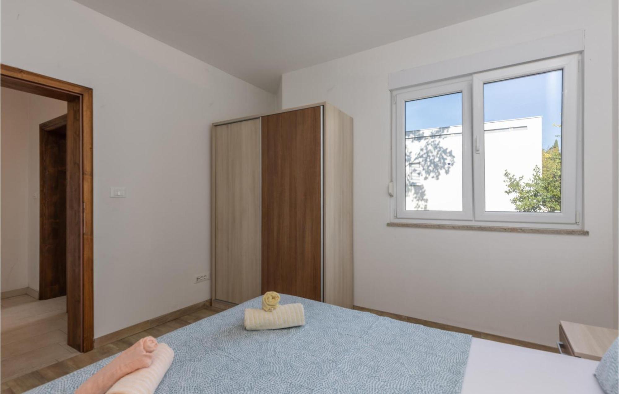 Amazing Apartment In Njivice With Kitchen Esterno foto