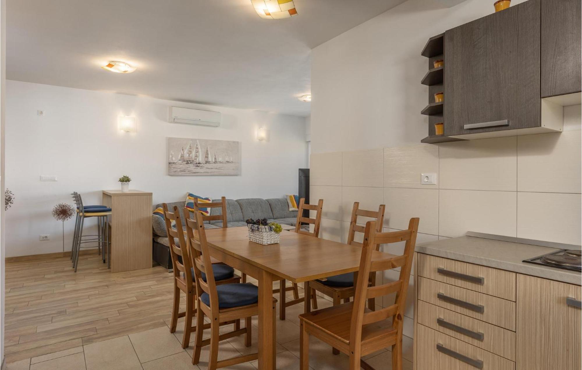 Amazing Apartment In Njivice With Kitchen Esterno foto